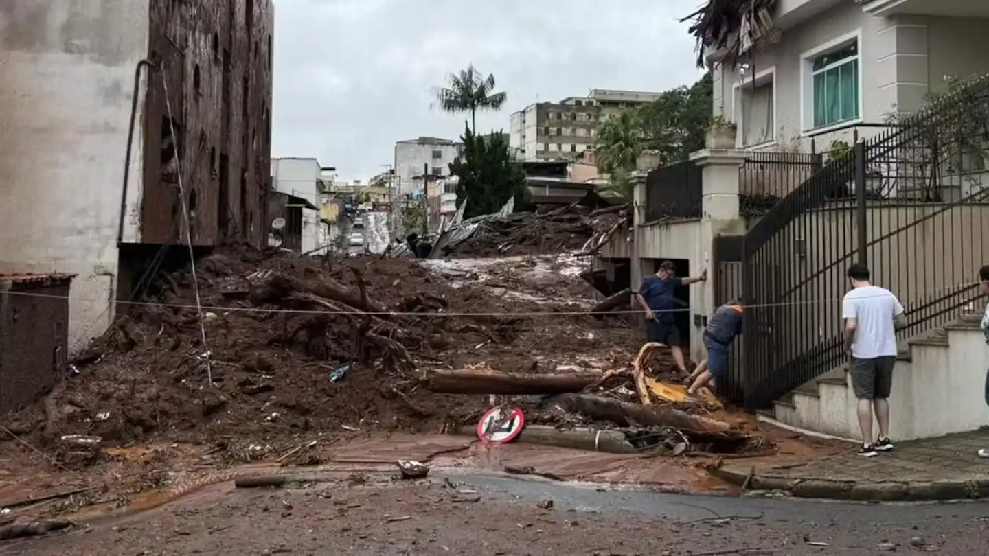 Hay decenas de muertos y desaparecidos por las inundaciones en Brasil. (Foto: gentileza g1).