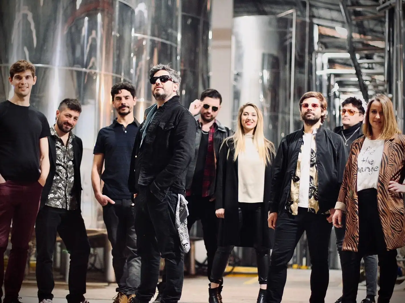 Será una noche para celebrar la historia, la pasión y la vigencia del rock, en un espacio íntimo donde cada acorde invitará a revivir la magia de los clásicos eternos.