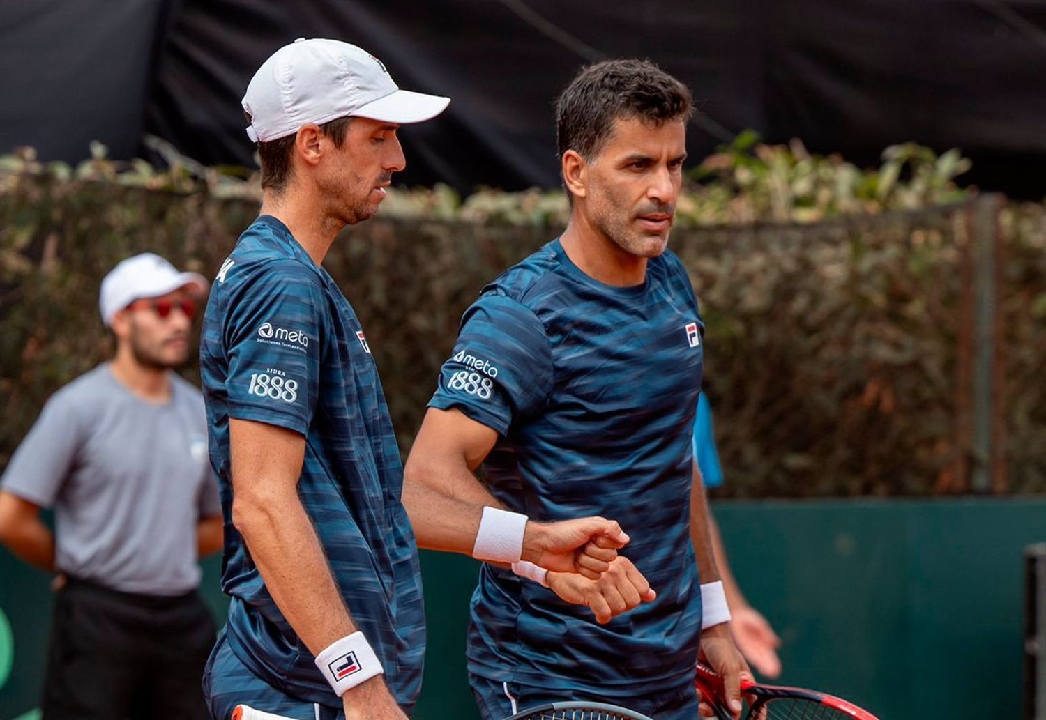 “Machi” González y Molteni debutaron con un triunfo