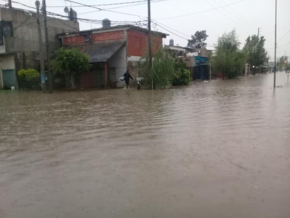 #Tormenta en Lomas de Zamora: Los vecinos le reclamaron obras a Insaurralde
