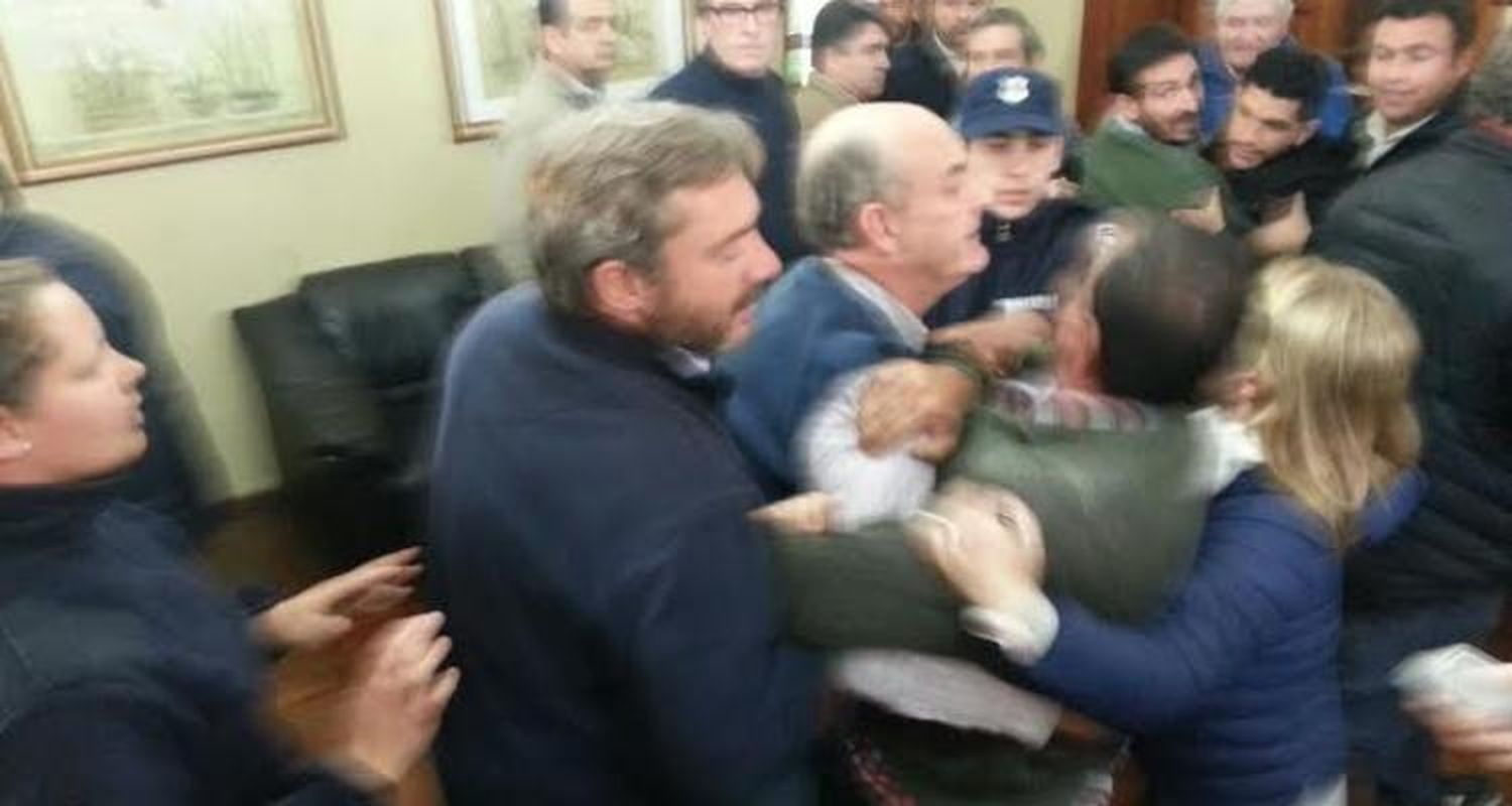 Giovanettoni denunció “amenazas” e “intentos de agresión”