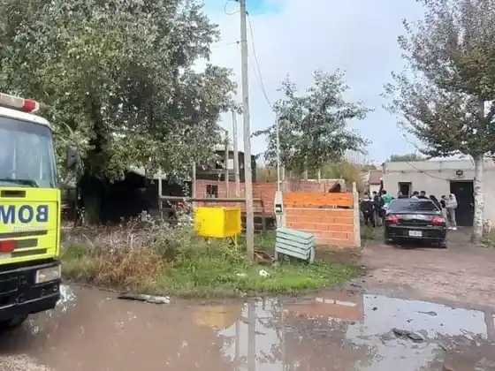 El padre de familia, identificado como Diego Valiente, rescató a sus cinco hijos de 1, 3, 5, 6 y 9 años del interior de la vivienda.