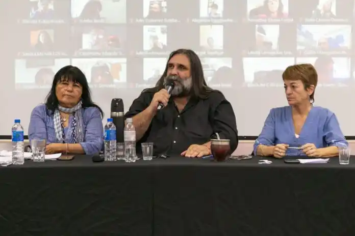 Roberto Baradel hablando