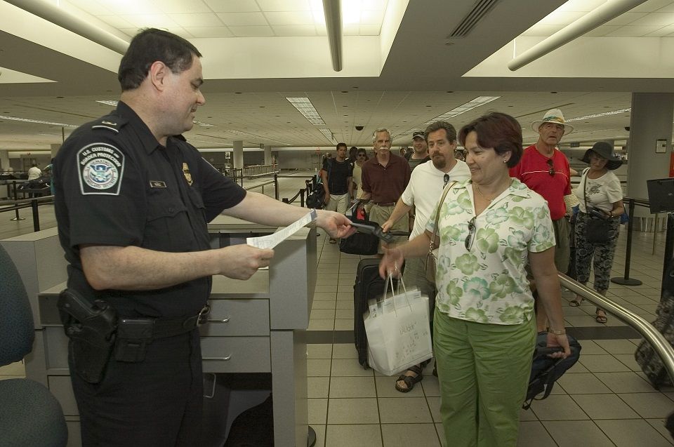 Diez aeropuertos se sumarían al programa de control aduanero en origen de Estados Unidos