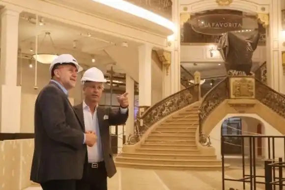 Perotti recorrió las obras del histórico edificio de La Favorita de Rosario
