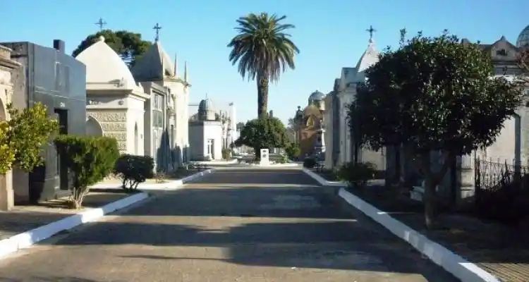 Robaron la puerta de la bóveda de la familia Quiroga