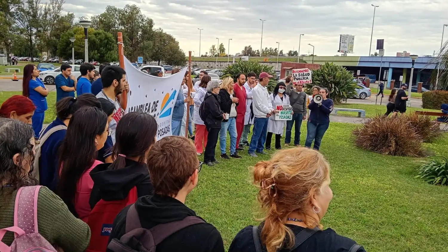 Protesta de residentes y crisis en el Hospital Posadas: "Estudiamos más de 10 años y ahora no llegamos ni a fin de mes"
