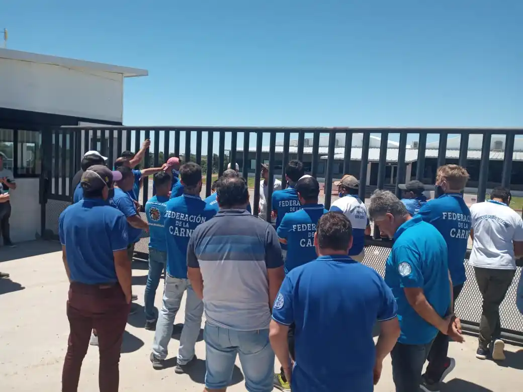 Se dictó la conciliación obligatoria por el conflicto en un frigorífico de Victoria