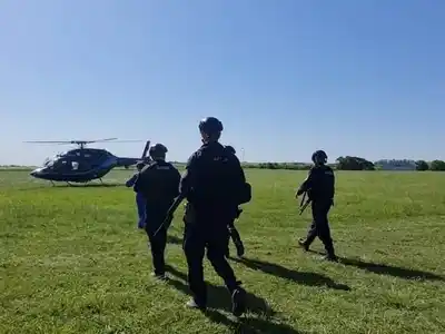 Ataque armado a personal policial en el río: investigan a una banda de la zona de Rosario y Villa Constitución