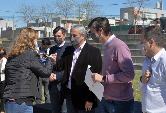 El ministro de Hábitat entregó en Tandil créditos Procrear y anticipó líneas de financiamiento para entidades civiles
