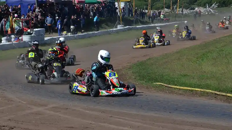 Bautismo triunfal para Alonso, Carpinetti, Walker y Riciutto