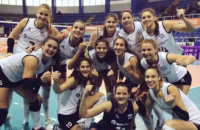 El equipo argentino Sub-23 luego del triunfo de hoy. 