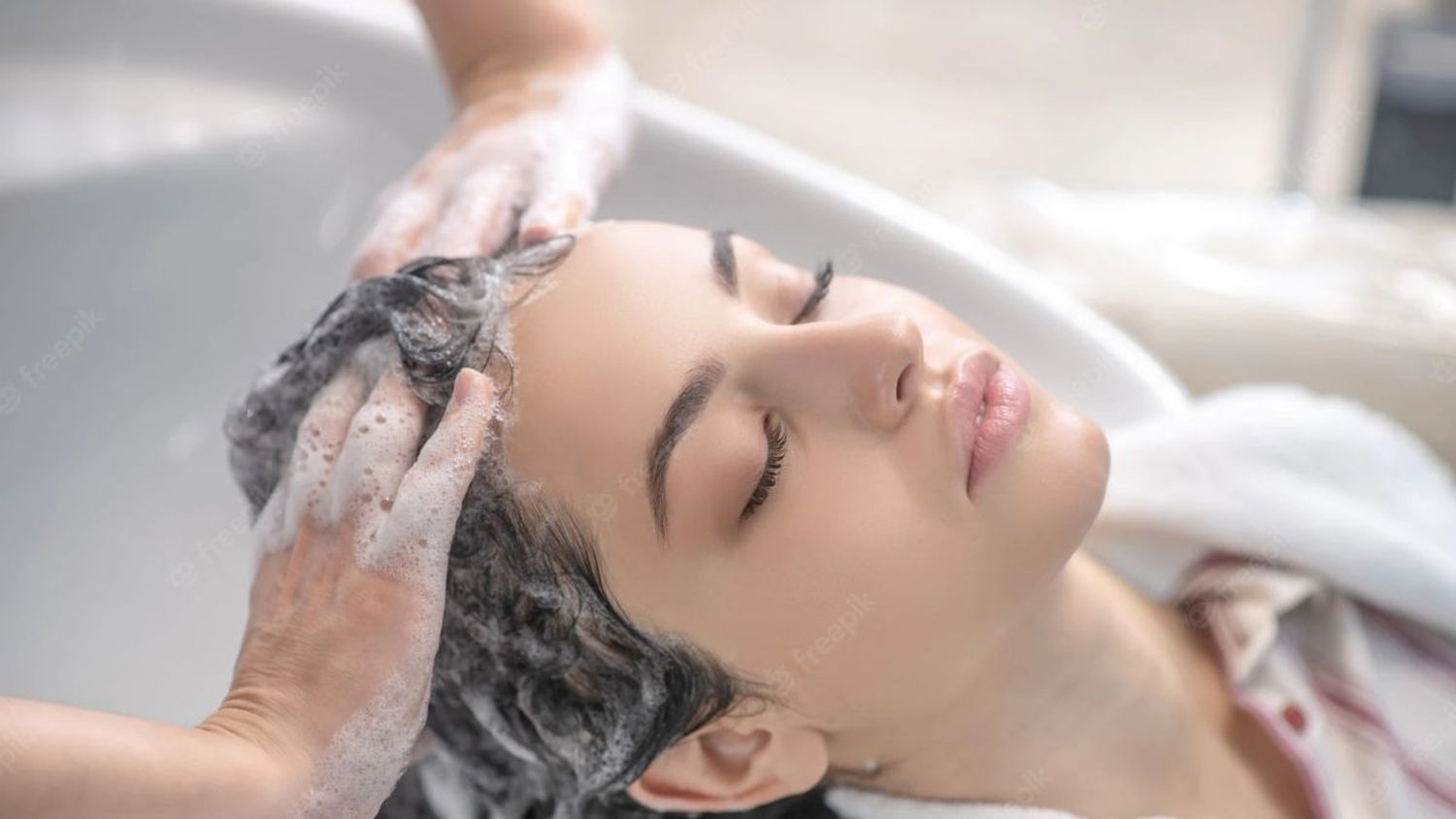 Por la sequía, una ciudad italiana prohíbe a los peluqueros lavar el cabello dos veces