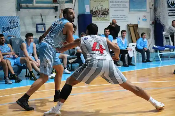 Central no pudo cerrar un partido caótico y habrá quinto juego