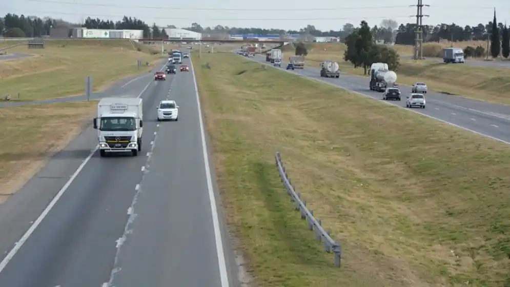 Se firmó el contrato por el tercer carril de la Autopista Rosario-Buenos Aires hasta General Motors