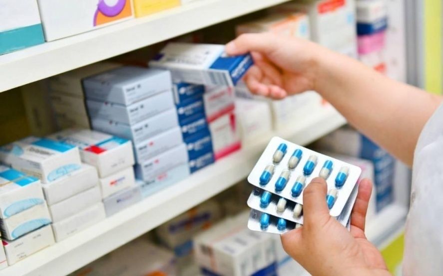 El Gobierno acordó con los laboratorios bajar el precio de los medicamentos