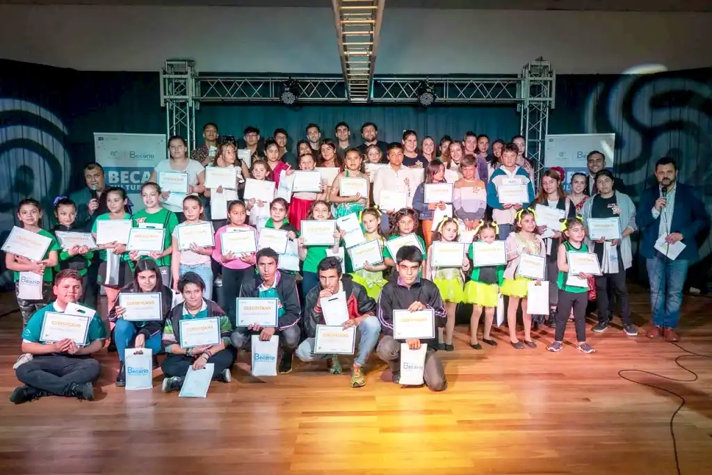 Se entregaron nuevas becas culturales a estudiantes entrerrianos