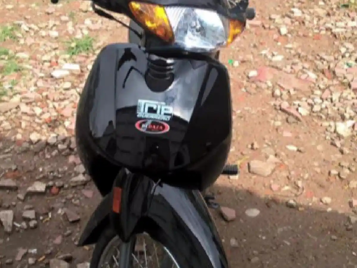 Aunque tenía candado le robaron la moto del frente de su casa