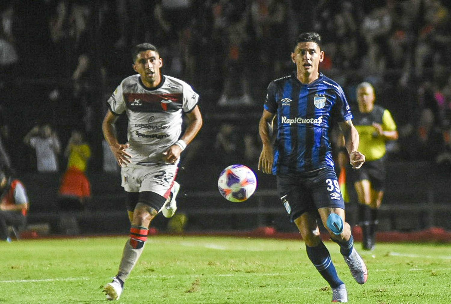 El tandilense Álvarez, persiguiendo a Orihuela.