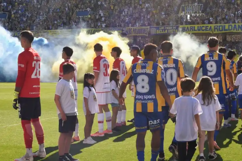 El pasillo del revés: Central salió campeón… y Estudiantes giró para no ver el papelón