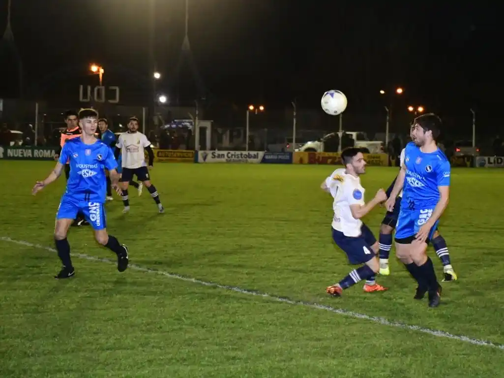 Deportivo se quedó con el clásico y el campeonato se puso apasionante