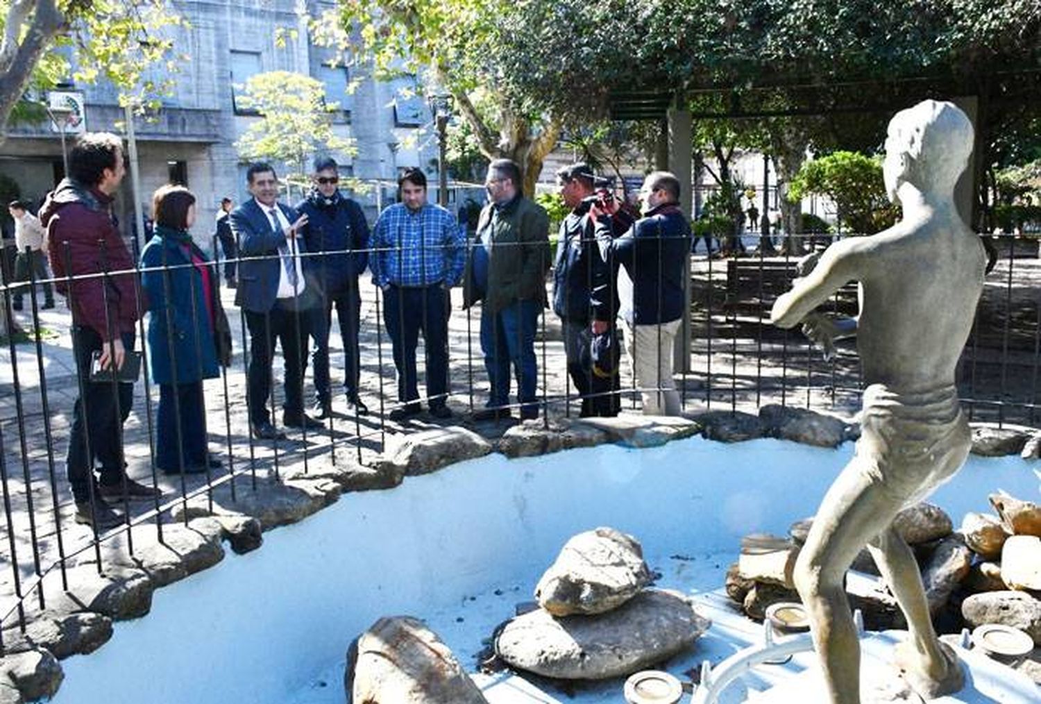 Hoy lunes se realizará el traslado para iniciar la conservación y restauración de la escultura �SMuchacho del Paraná⬝