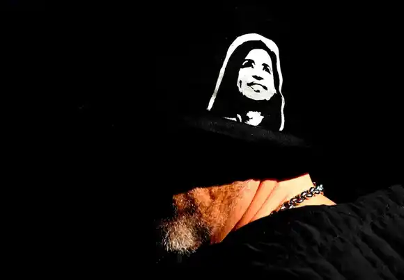 Trabajadores del Garrahan, jubilados y militantes por Cristina Kirchner en la Plaza de Mayo