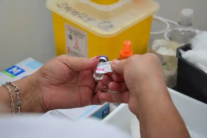 Vacunación contra el dengue