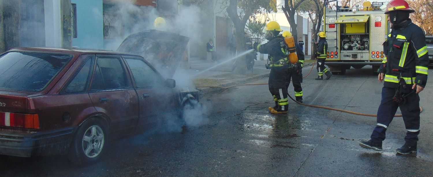 El siniestro ocurrió en calle Dean Funes. Crédito: Bomberos de Venado Tuerto.