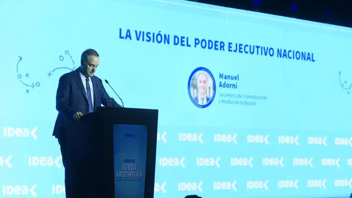 Con Milei ausente, Adorni habló en IDEA,