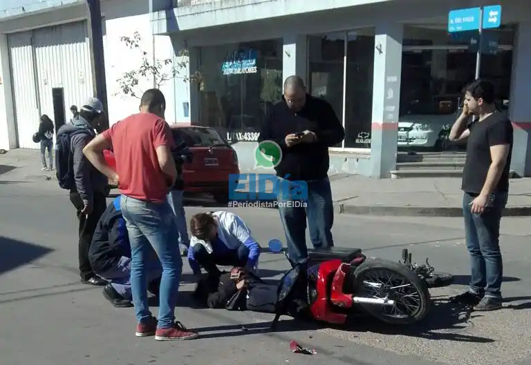 Una motociclista lesionada tras accidente en Del Valle y Alberdi