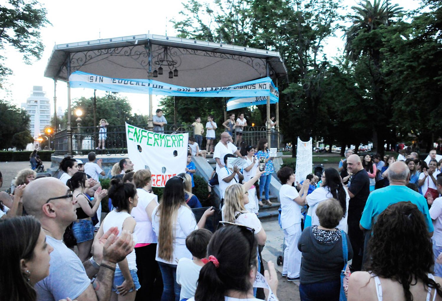 Enfermeros se movilizarán esta tarde en la Plaza Independencia