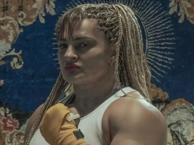 El homenaje a “Locomotora” Oliveras que aparece en el primer capítulo de En el barro causó sensaciones en el público