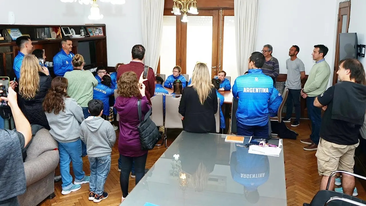 La Selección, en el despacho de Rojas, junto a los entrenadores Bertone y Carracedo