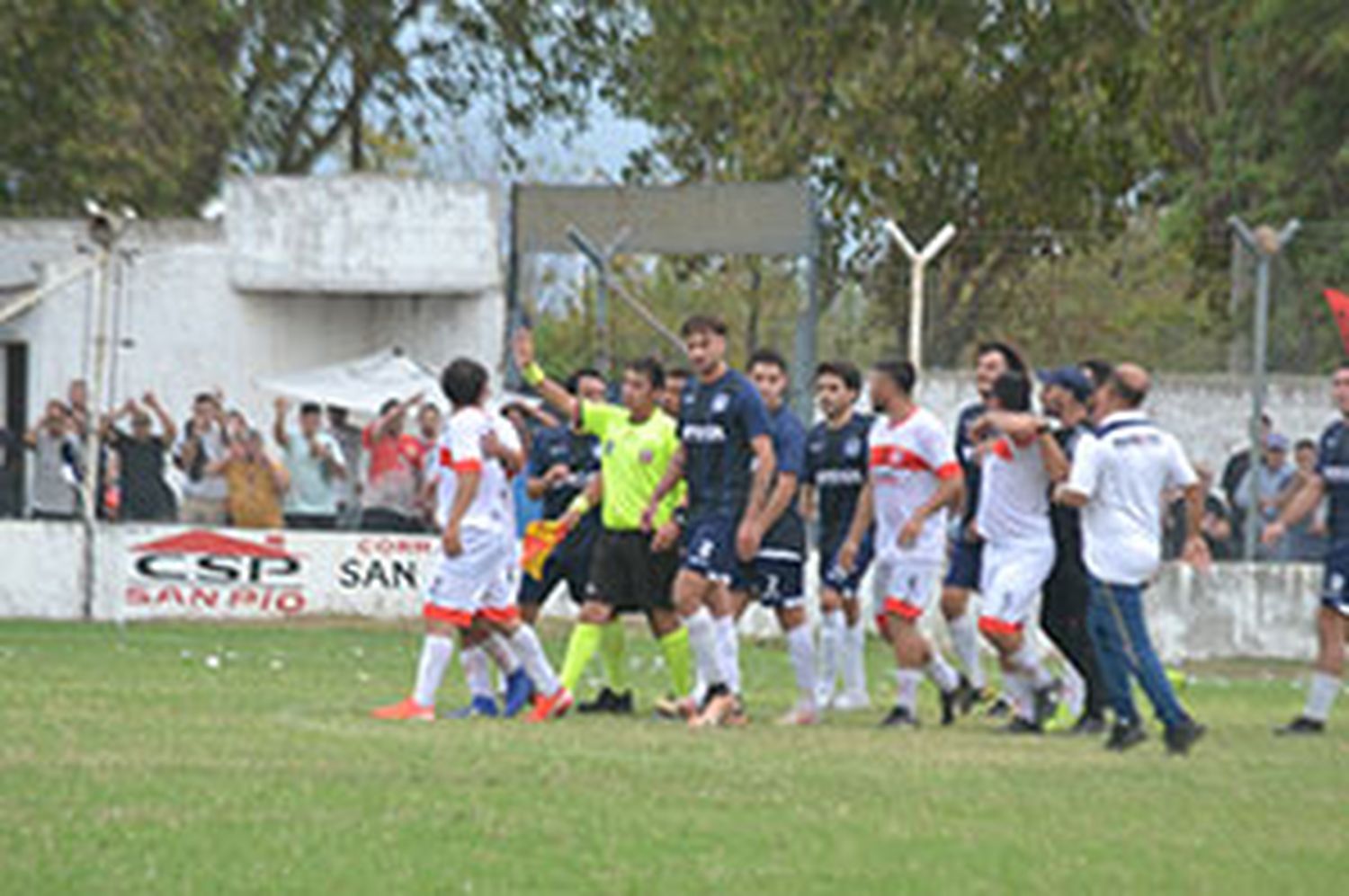 S. Sportiva le ganó a Quilmes por 1-0 pero le expulsaron dos jugadores claves