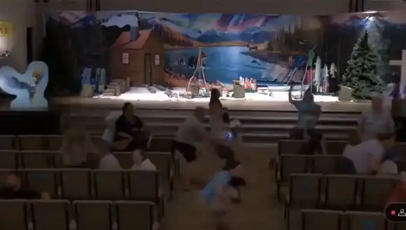 Muere un hombre que atacó a balazos a feligreses en una iglesia en Michigan