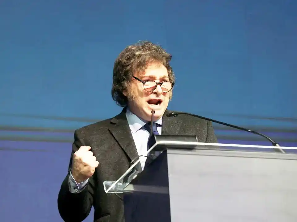 Milei encabeza hoy, en Santa Fe, el acto de traslado del sable corvo de San Martín