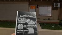 Los vecinos protestaron en la puerta de la casa de Marcos Carrillo por la venta de entradas truchas