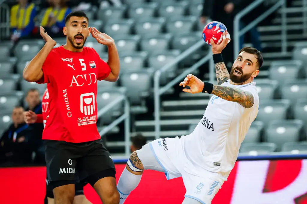 Lucas Moscariello fue el máximo anotador argentino en el debut mundialista.