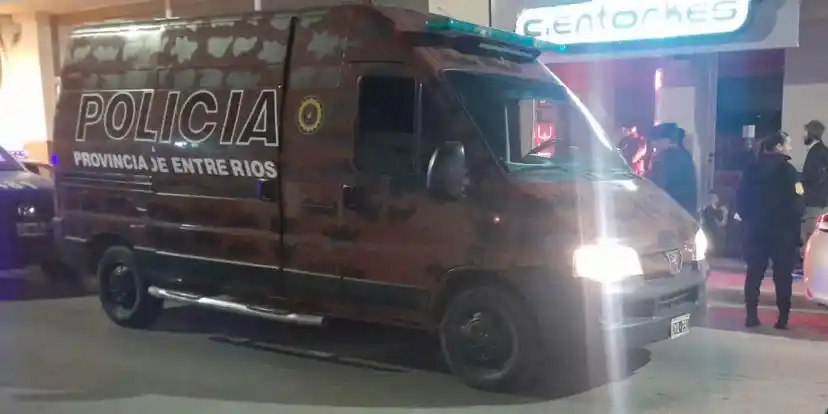 ¿Qué penas pueden recibir los 15 graffiteros que fueron atrapados pintando un comercio del centro?