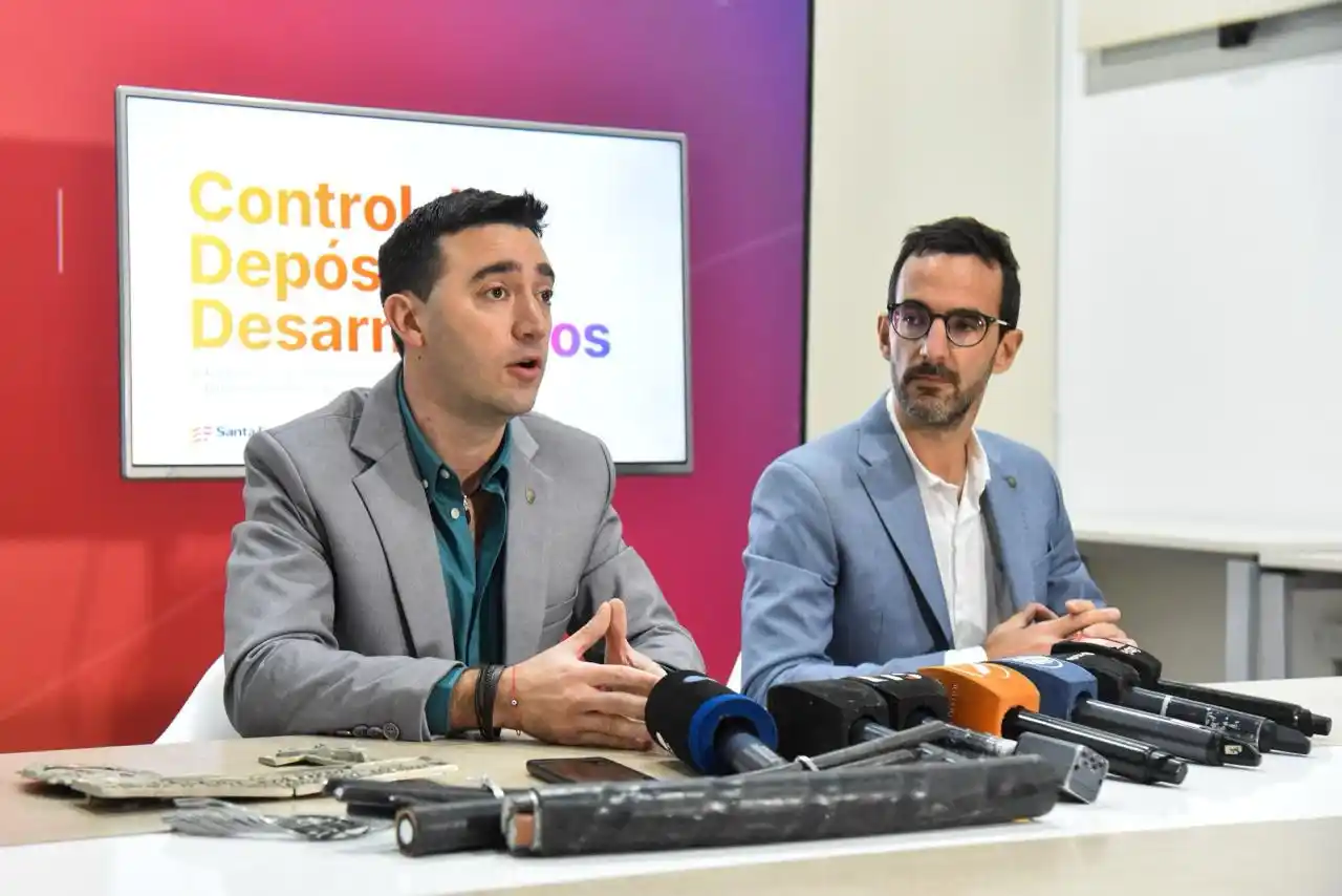 El secretario de Gestión de Registros Provinciales, Matías Figueroa Escauriza, encabezó la conferencia de prensa.