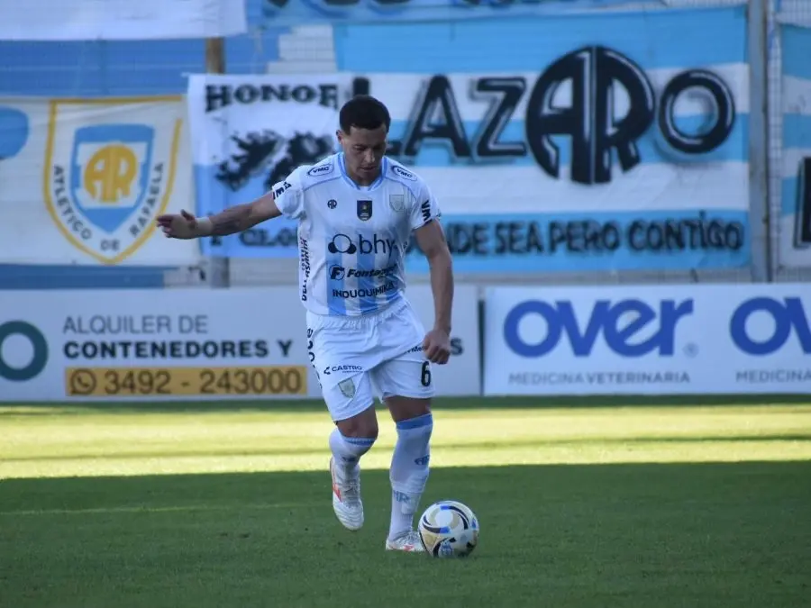 Fernando Ponce recibió 3 fechas de suspensión por la roja ante Midland. Foto: Prensa AR