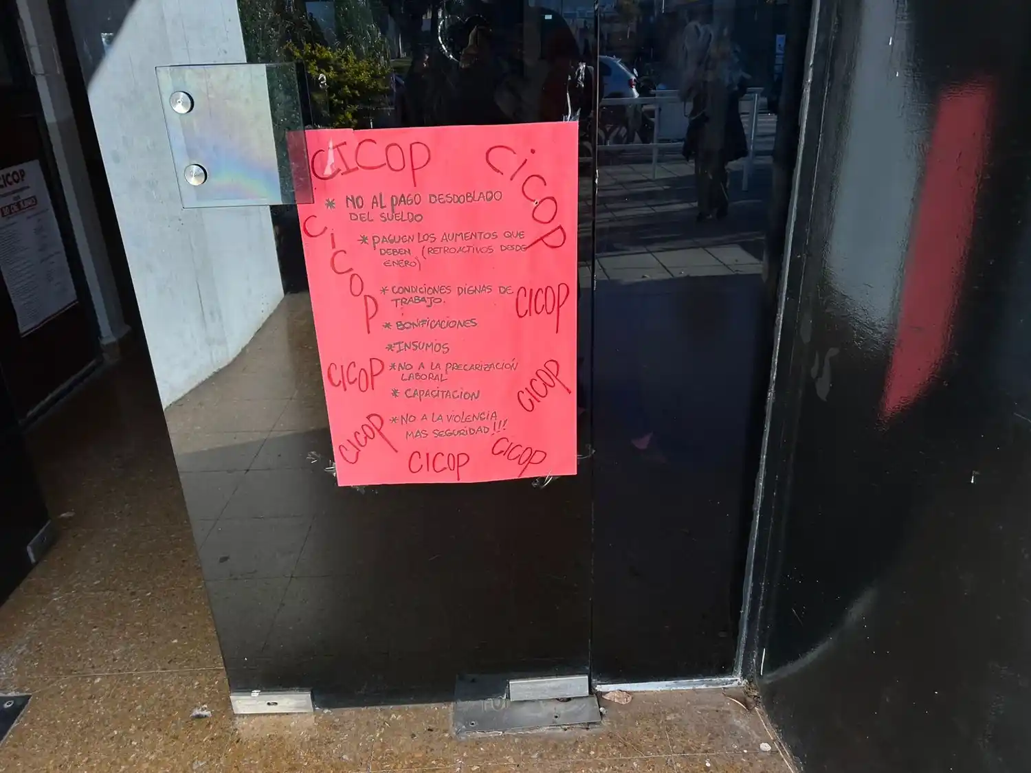 puerta del hospital paro cicop - 2