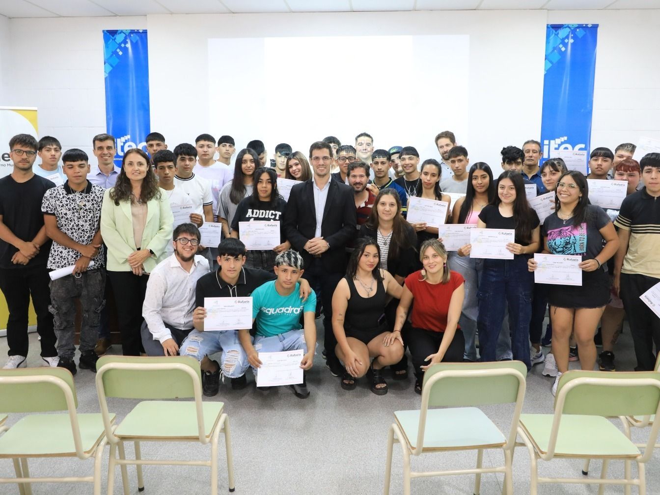 Entrega de certificados del Centro Municipal de Capacitación en Oficios