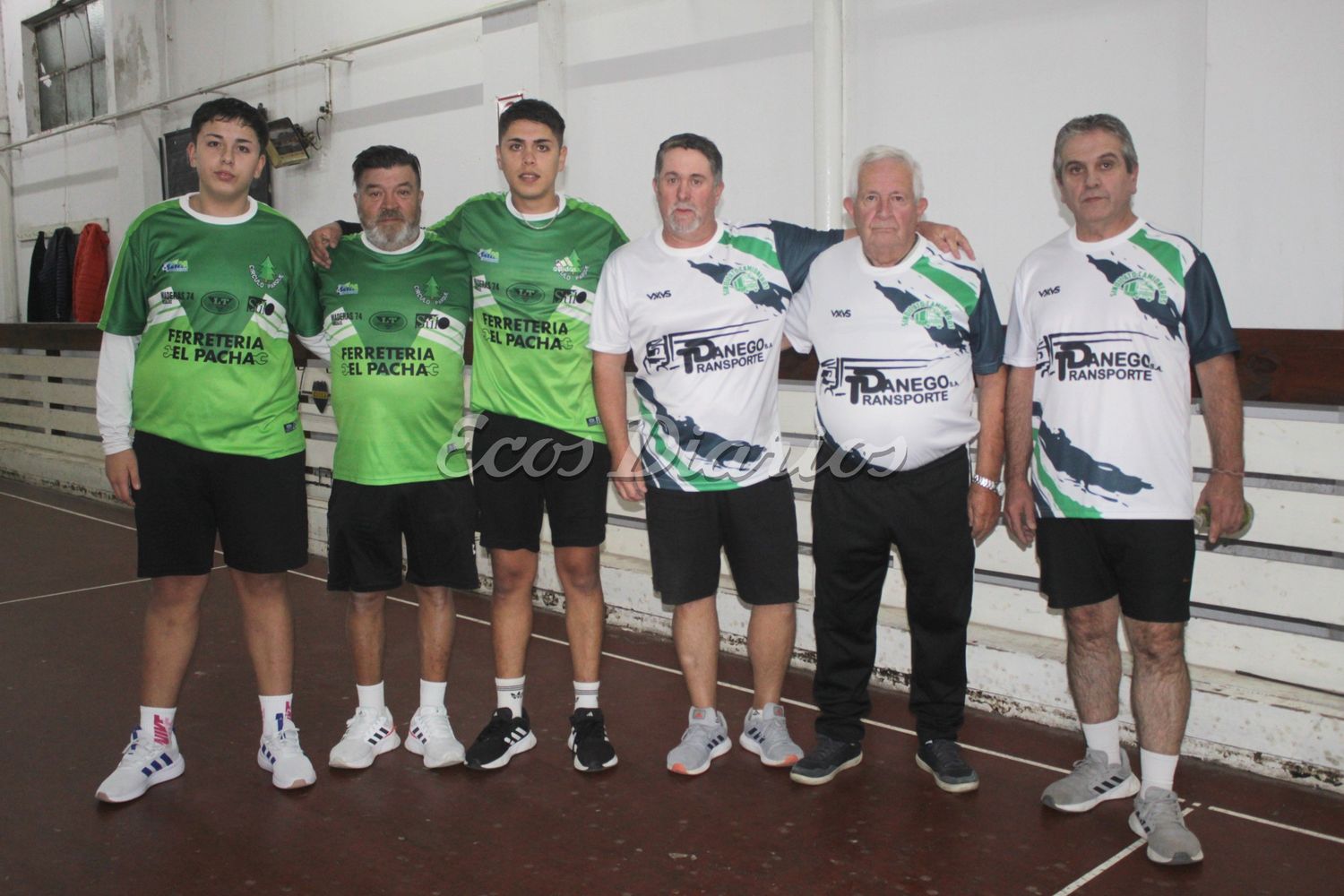 Los equipos finalistas. Circulo B (izquierda) y Camioneros A (derecha)