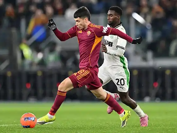 Roma sigue a paso firme tras vencer a Sassuolo