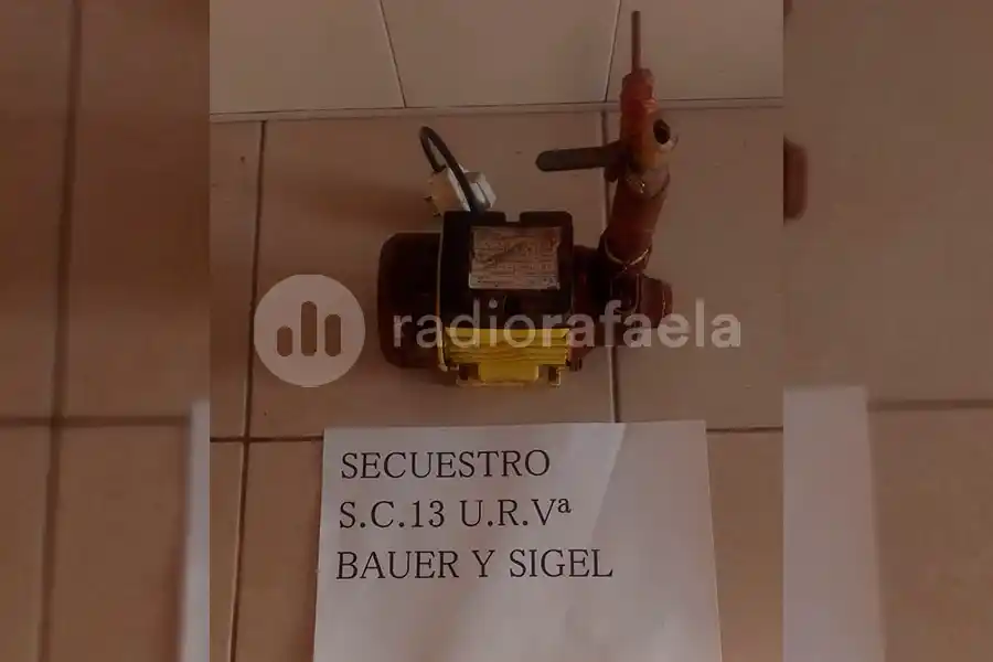 Se robó una bomba de agua y su jefe lo entregó a la policía 