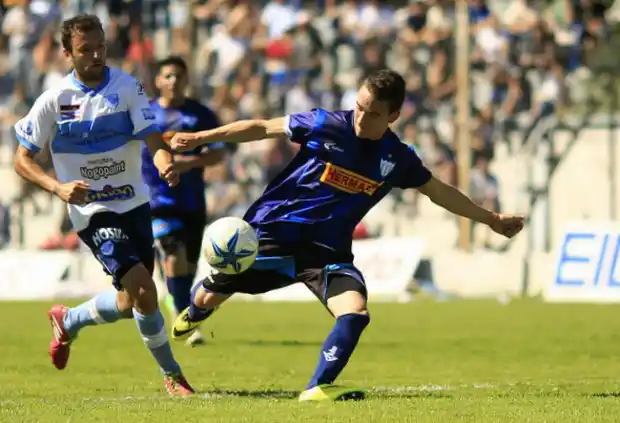 Federal A: Juventud volvió al triunfo ante Gimnasia y sigue solo en la punta