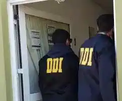 Acusan a un joven de robar en un local de telefonía celular