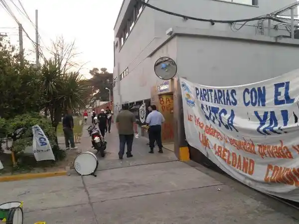 La Matanza: Vigiladores de SUTCA bloquean Telecentro y Papelera Unión Pel